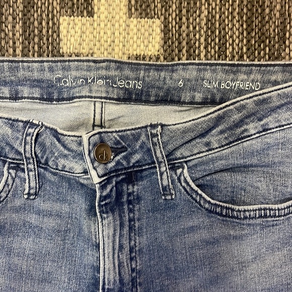 Calvin Klein Slim Boyfriend Jeans Size 6 Inseam 26” - Picture 2 of 4